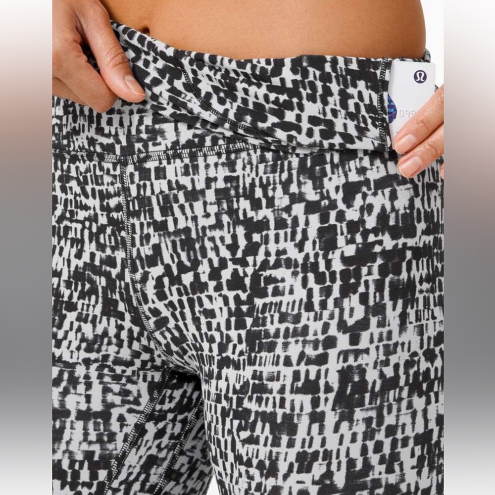 50. Lululemon Align Pant 28"
Urban Block Ice Grey Black - Picture 4 of 10
